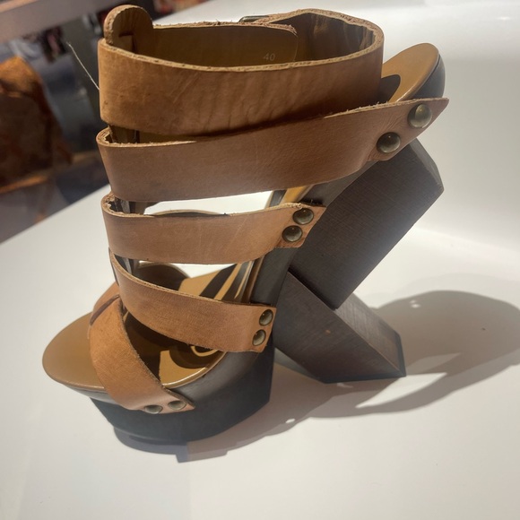 United Nude Tan Strappy Heels - Picture 3 of 3